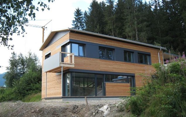 Haus in Aurach (Tirol), Holzrahmenbauweise mit außenliegender Dämmung